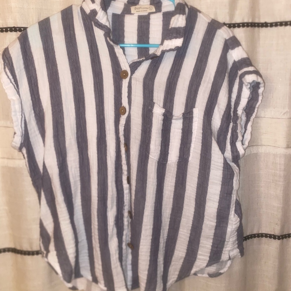 Short sleeve button down